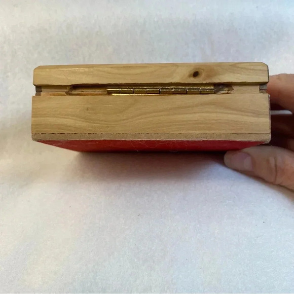 Small Hand Crafted Wood Trinket Box Cross Stitch Hinged Lid 3.5 x 4.5 Flowers - Picture 5 of 12